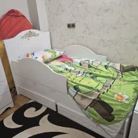 تخت، تشک، کشوی و جای اسباب بازی
