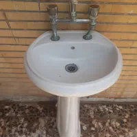 روشویی کوچک به همراه شیر