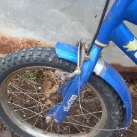 دوچرخه سایز ۱۶ لاستیک‌هاش نو هست یکیش پنچره