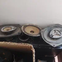 تعدادی باند وبلندگوی