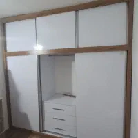 طراحی و ساخت و اجرای انواع کابینت وکمددیواری