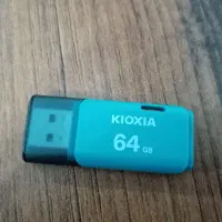 فلش ژاپنی 64 گیگ کیوکسیا kioxia و دانگل wifi