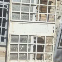 فروش یک درب هال و  یک درب آلومنیوم ودو پنجره