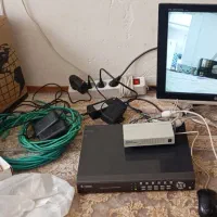 مانیتور و دوربین مداربسته با لوازم