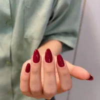 خدمات تخصصی کاشت ناخن