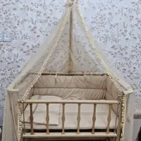 گهواره کنار مادر