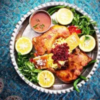 آشپز و کمکی ساده رستوران