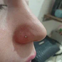 سوراخ کردن گوش و بینی (پیرسینگ) کاشت مژه و ناخن