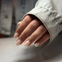کاشت و ترمیم و ژلیش ناخن