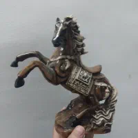 مجسمه اسب