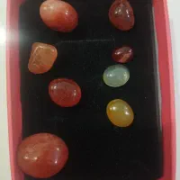 تعدادی سنگ عقیق و ارزشمند