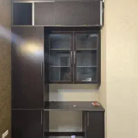 کمد دیواری و درب چوبی و کابینت آشپزخانه