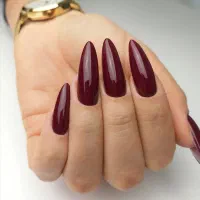 مدل برای کاشت ناخن