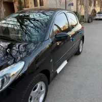 راننده با ماشین