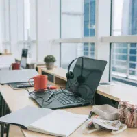 خدمات کامپیوتر و شبکه و اینترنت  ( در محل )