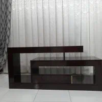 یک عددمیزتلویزیون ودوعددکمدتک
