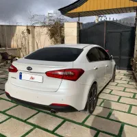 کیا سراتو ۲۰۱۶ سفید صدفی بی رنگ