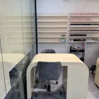 میز ناخن به ناخن کار با مشتری