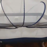 تخت کنار مادر