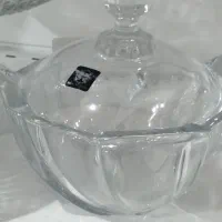 تعدادی ظرف قدیمی و جدید