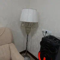 آباژور ایستاده