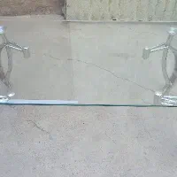 میز جلو  مبلی هنوز در حد نو