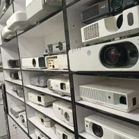 ویدیو پروژکتور و پرده نمایش