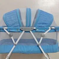تخت گهواره ای نوزاد
