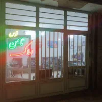 در آهنی مغازه فروشی