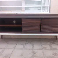 میز تلویزیون .تمیز و مرتب در حد نو مناسب جهیزیه