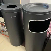 سطلل زباله ایستاده