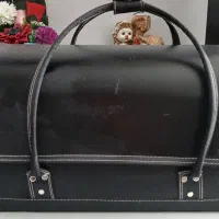 کیف ارایشی میکاپ و کاشت ناخن در حد نو