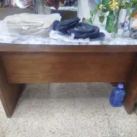 میز چوبی دوکشاب.وصندلی چرخ دار باکیفیت