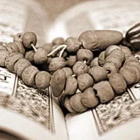 با احترام قرائت قران و نماز و صلوات برای اموات