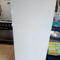 یخچال بوش کاملآ یخچال هست فریزر نداره