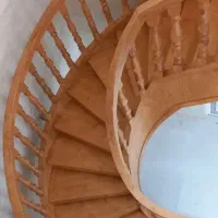 پله گرد چوبی و فلزی