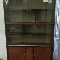 کتابخانه بسیار سالم و زیبا و جادار