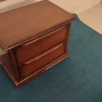 عسلی کنار تختی