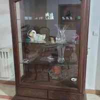 ویترین شیشه ایی