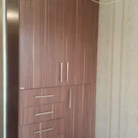 کمد،درب چوبی،دیوارپنجره دار با کرکره، کابینت