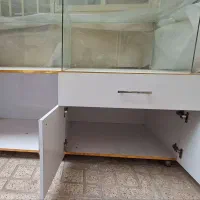 یک عدد ویترین برای مغازه دار ها