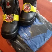 کفش کار و لباس کار درجه یک سایز 44 و 45