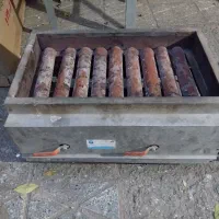 کبابپز نه تا چدنی داره سالم کارکرده دو شیر