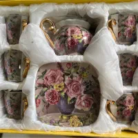 ست فنجان نعلبکی و قندان شش نفره چینی