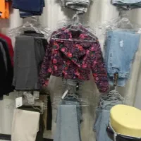 فروش لباس زنانه و وسایل مغازه بوتیک