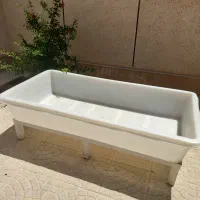 حوض پلاستیکی بزرگ با پایه فلزی