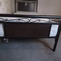 تخت فلزی چوبی