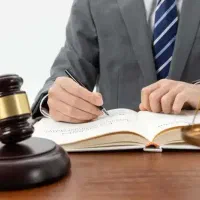 جذب مشاور حقوقی / وکیل پایه یک دادگستری