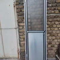 درب آلومینیومی سالم در حد نو