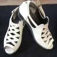کفش صندل و روزمرگی